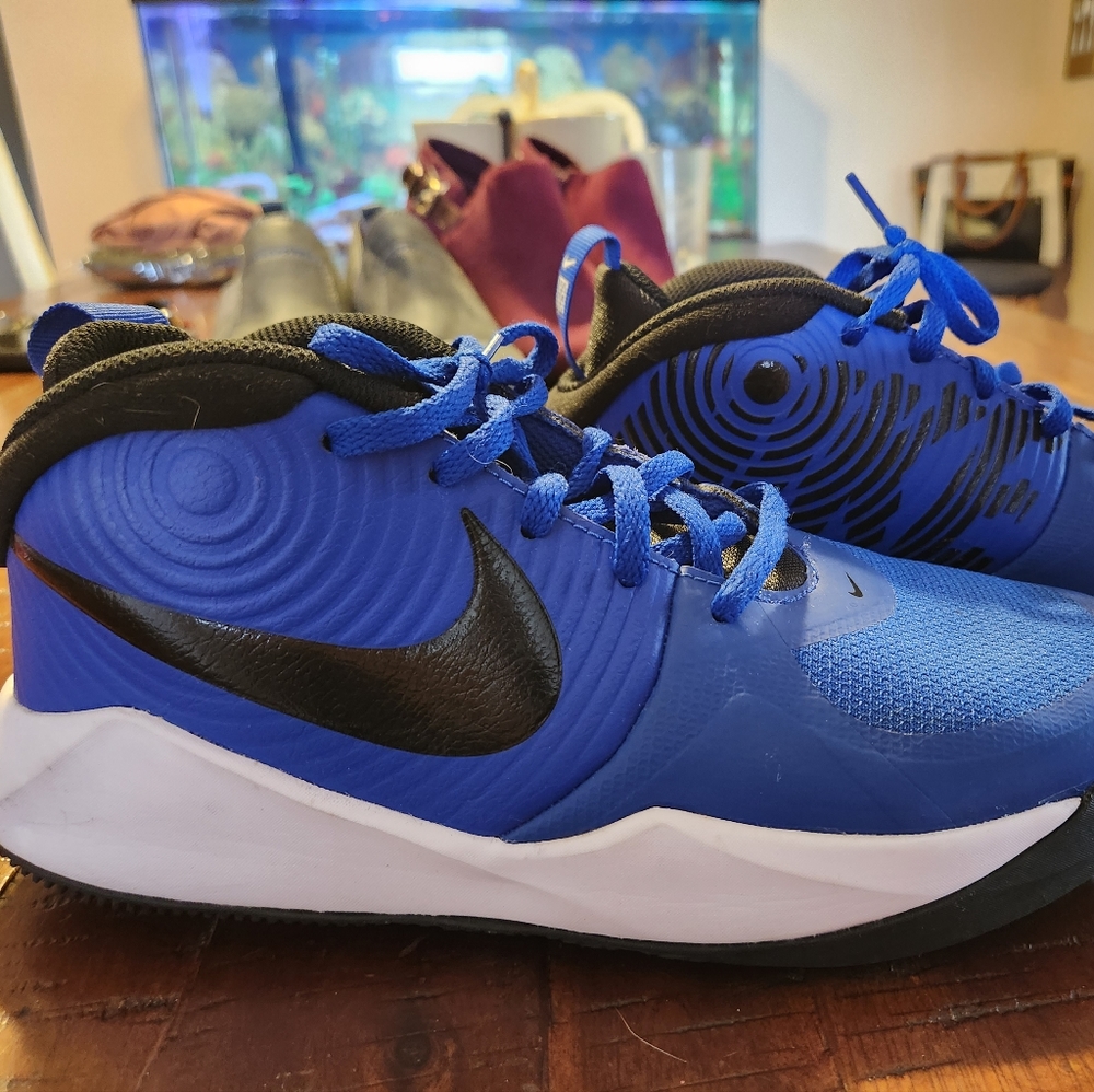 Youth size 6.5 Nike Basketball Sneakers